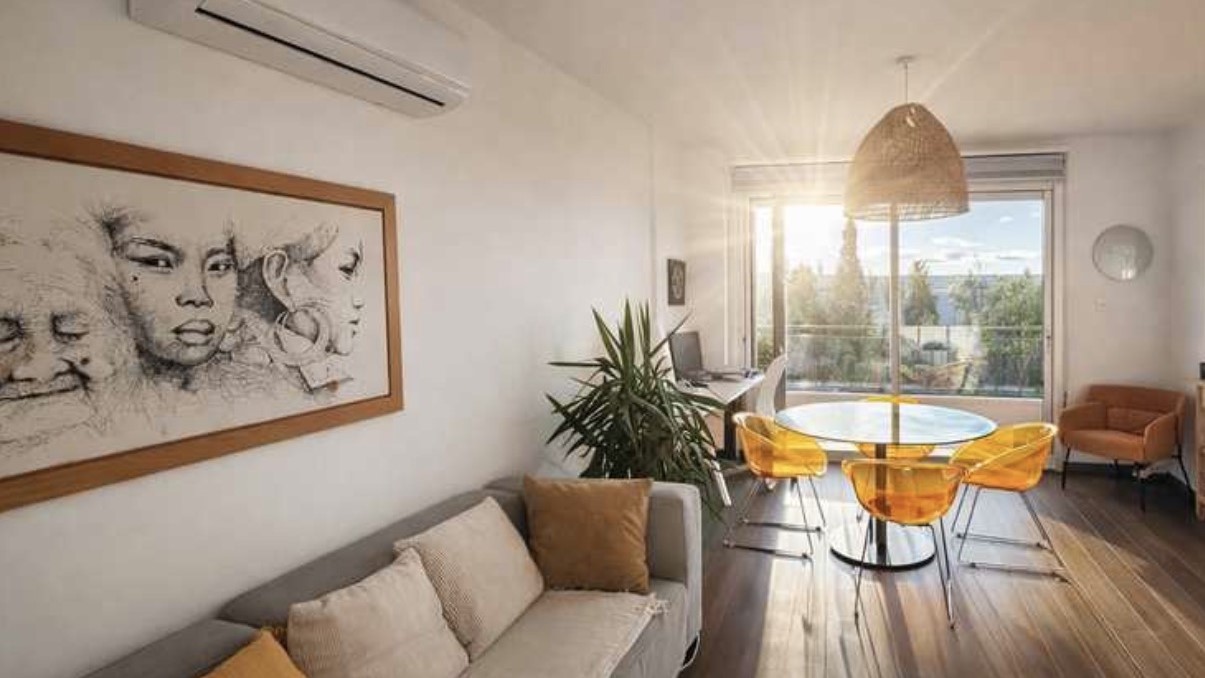 Apartment with partial sea views