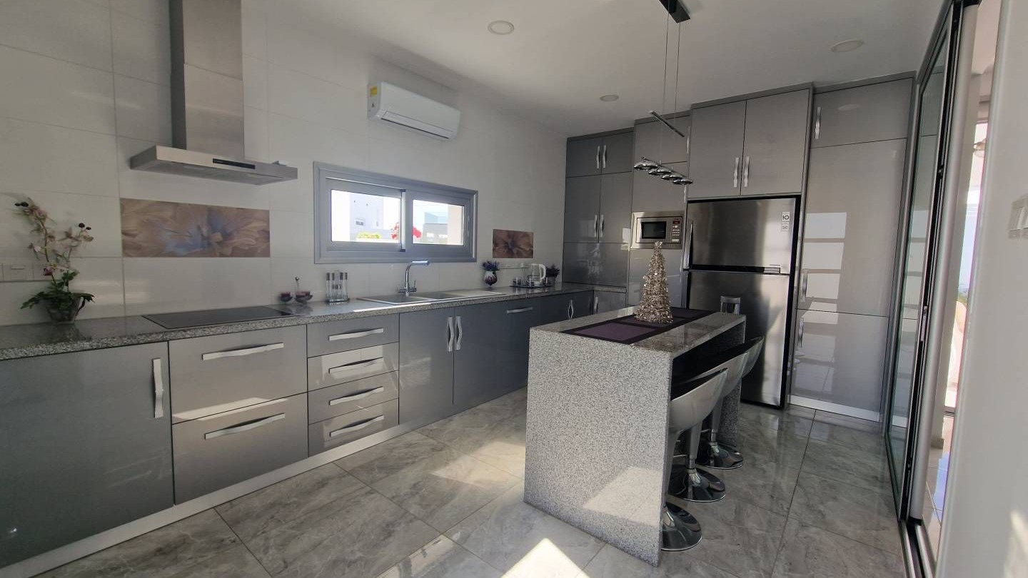 Modern 4-Bedroom Villa with Office