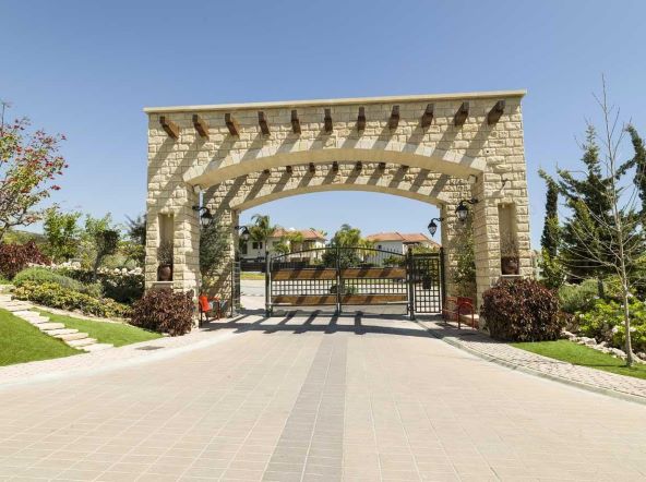 Beautiful Villa for rent in gated complex 