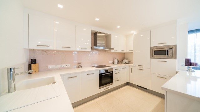 Deluxe fully furnished sea shore apartment