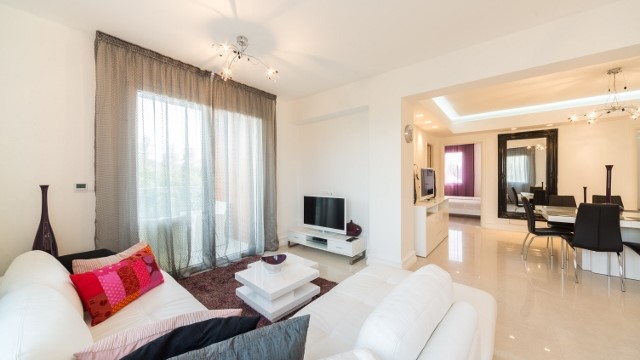 Deluxe fully furnished sea shore apartment