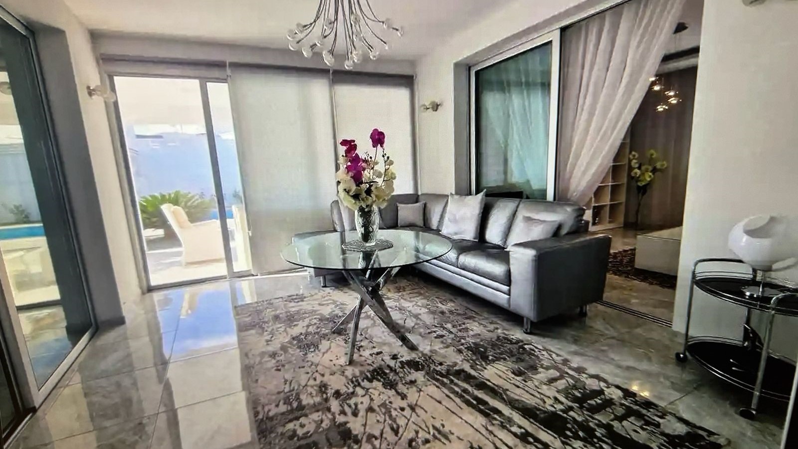 Modern 4-Bedroom Villa with Office