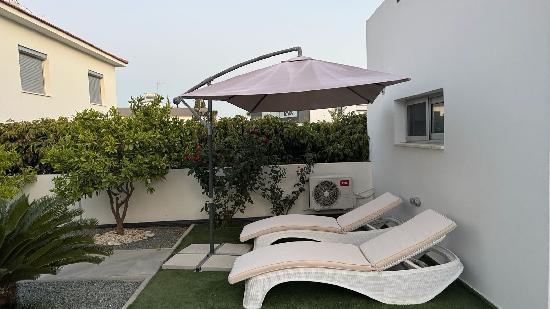 Modern 4-Bedroom Villa with Office