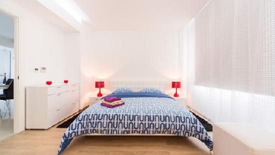 Deluxe fully furnished sea shore apartment