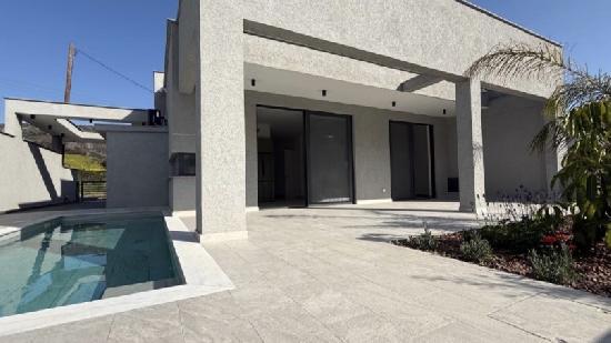 A stylish 2-bedroom bungalow