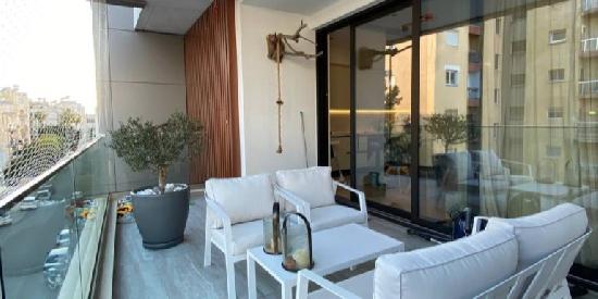 Resale 2 bedrooms luxury apartment